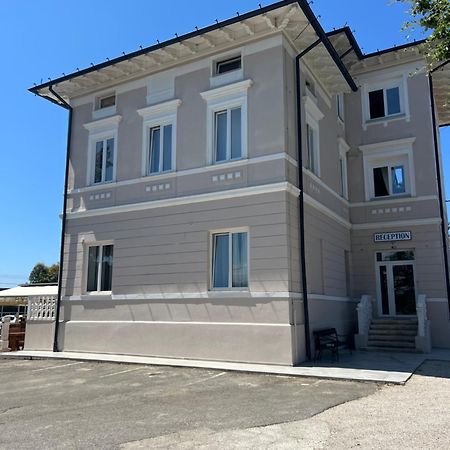 San Valentino Hotel Basanija Exterior photo