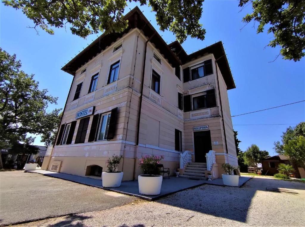 San Valentino Hotel Basanija Exterior photo