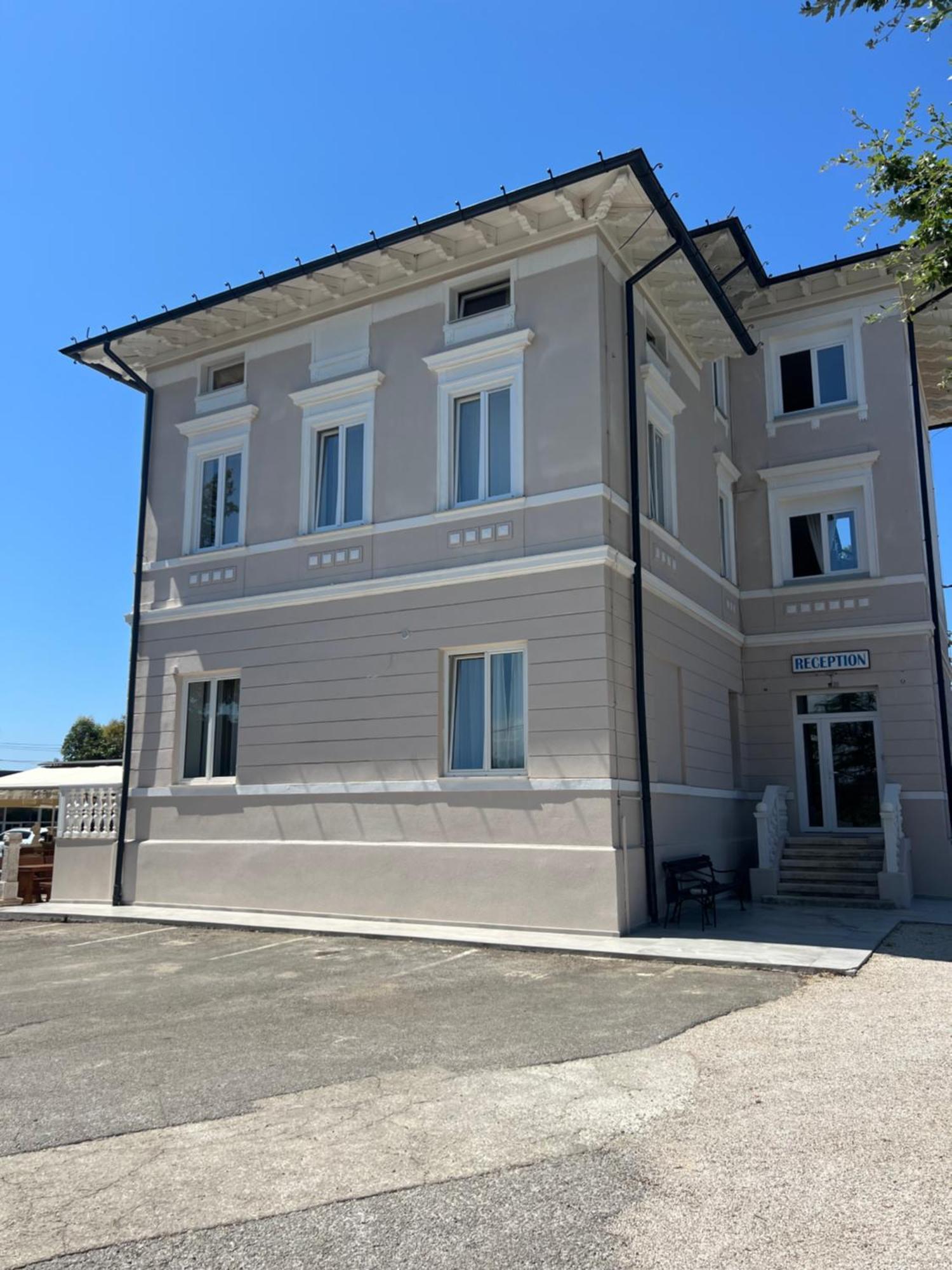 San Valentino Hotel Basanija Exterior photo